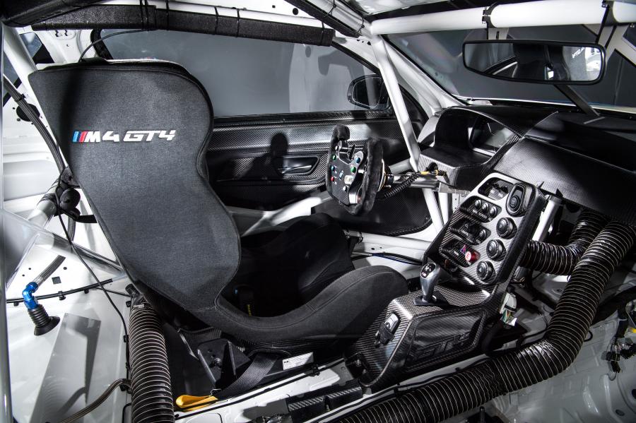 Интерьер BMW M4 GT4 (F82) 2017 года  (NA) (фото 16 из 27)